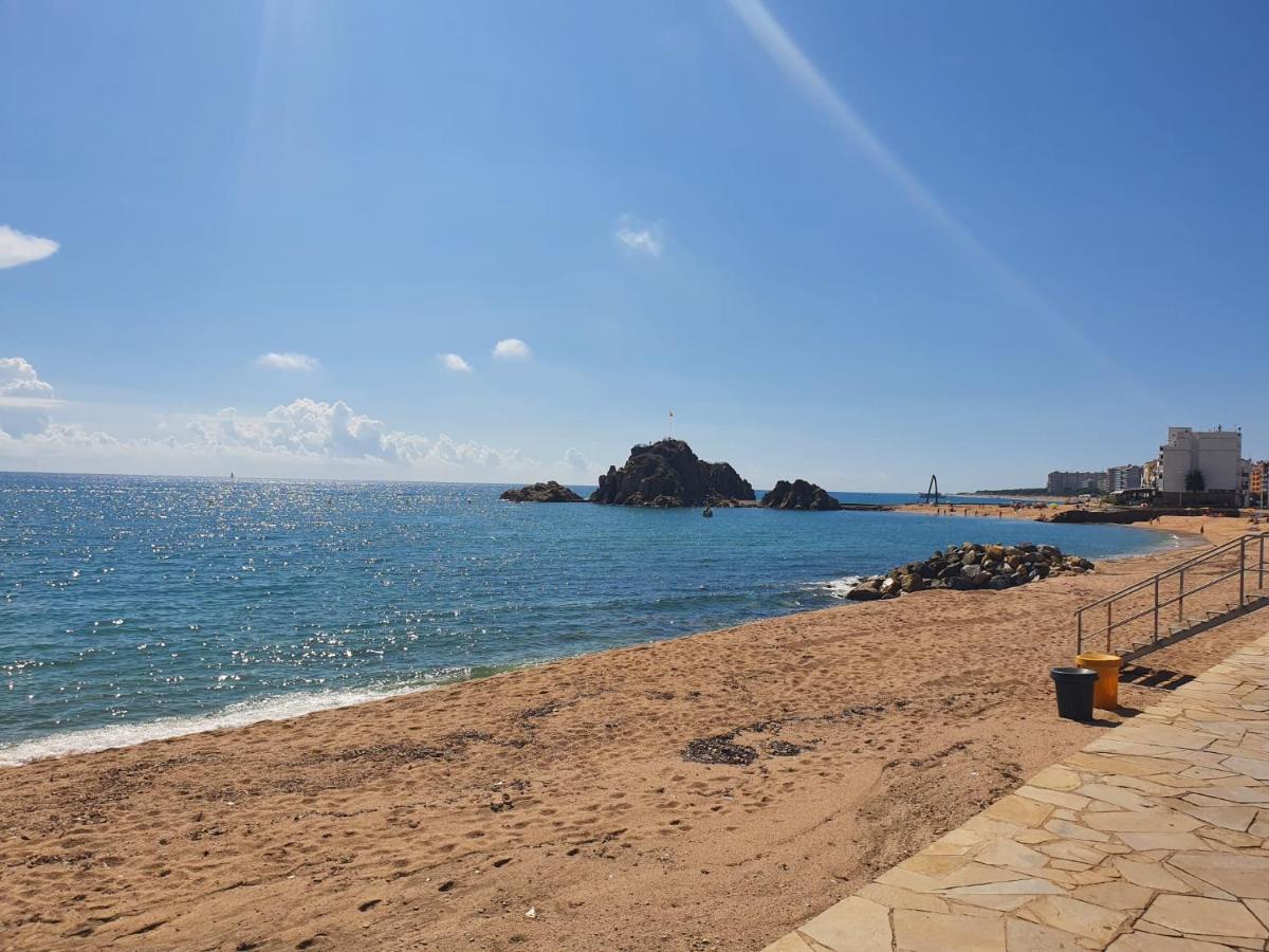 Habitacion Delante De La Playa Blanes Buitenkant foto